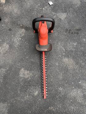 Ht22r Black Decker 4 Amp 22 Inch Dual Action Electric Hedge Trimmer