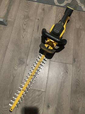 Dcht820br Dewalt 20v Max Cordless 20 Volt Hedge Trimmer