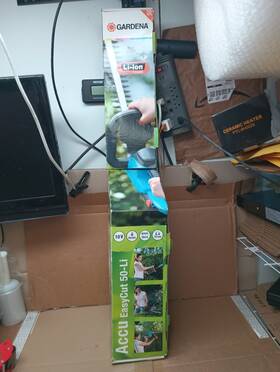 50-li Gardena 078500887359 New 18v Hedge Trimmer Accu Easy Cut Battery And Charger Included