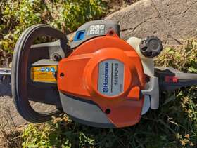 Husqvarna 122hd Lightly Used 45 Gas Powered Hedge Trimmer