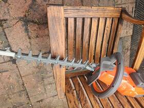 967915601 Husqvarna 520ihd60 24 Inch Cordless Hedge Trimmer With One Batterie- No Charger