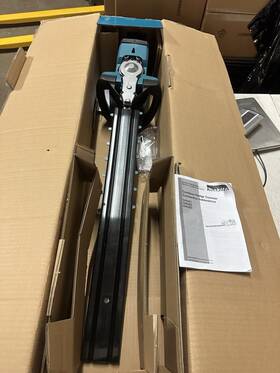 Ghu02 Makita 40v Max Brushless Cordless Hedge Trimmer. No Battery