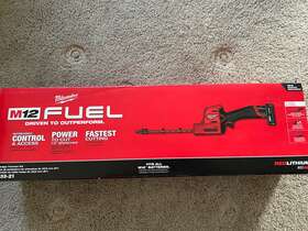 2533-21 Milwaukee 2533 -21 M12 Fuel 8 Inch Cordless Hedge Trimmer Kit