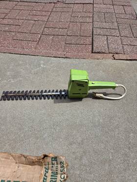Wizard Xc1552 Corded Electric Hedge Trimmer 115v 13in Blade Green With Manual