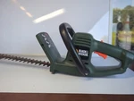 Black & Decker Corded Electric Hedge Trimmer 18" TR200 - 2.5 Amp Works Clean. Fixed Price $18.88.