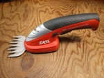Skil 8120 3.6-VOLT Lithium Ion Isio 2-N-1 Cordless Grass Shear. Fixed Price $9.99.